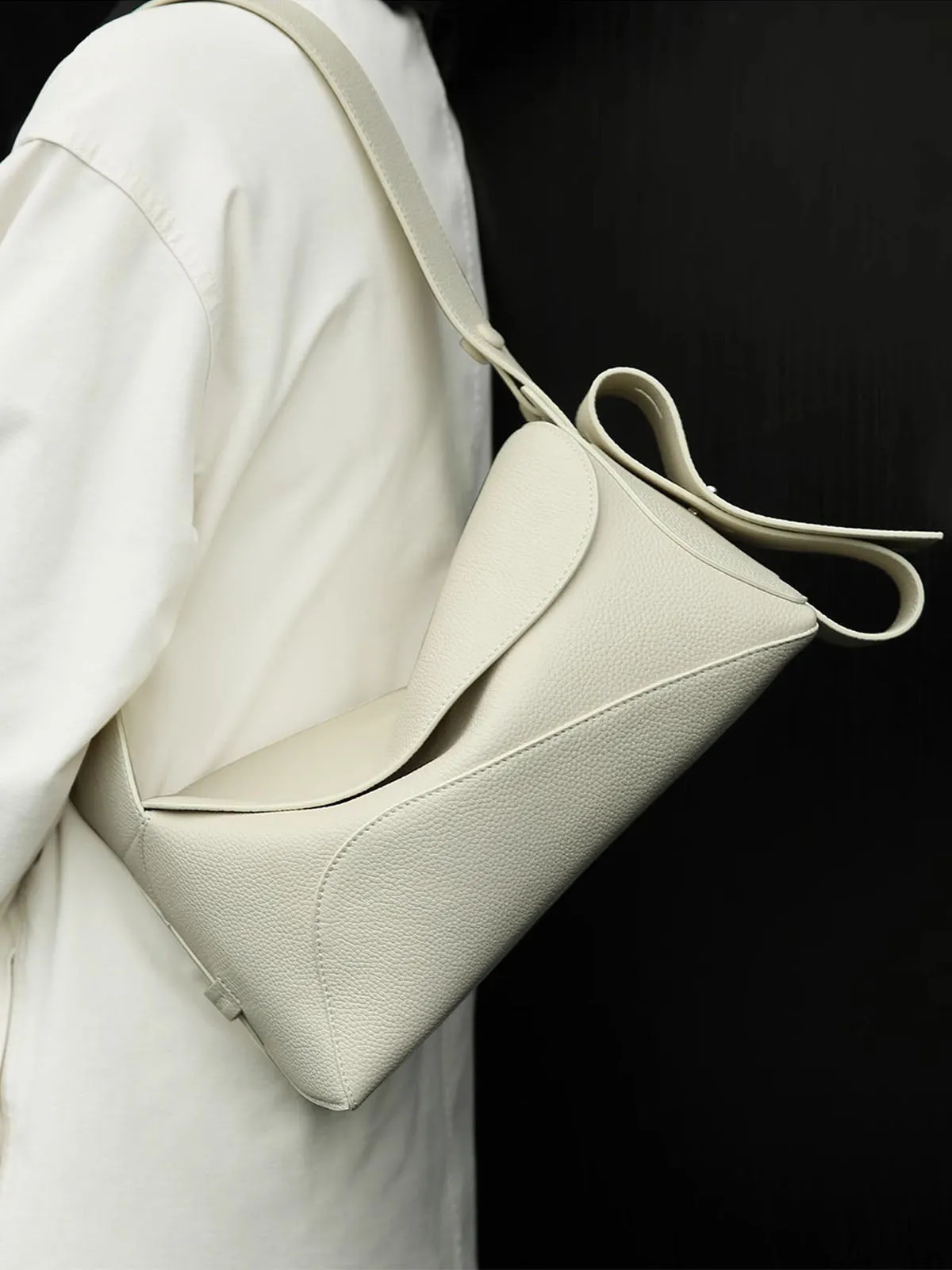Chic Cowhide Hobo Bag Large Capacity Shoulder Bag