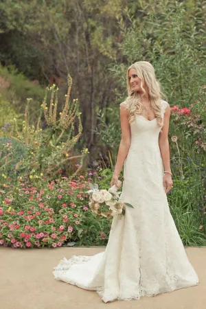 Chic Mermaid Sleeveless Brush Train V Neck Sweetheart Lace Wedding Dresses