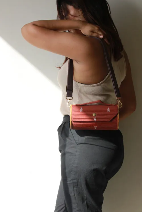 Oat & Cocoa Round Clutch - Changeable Sleeve